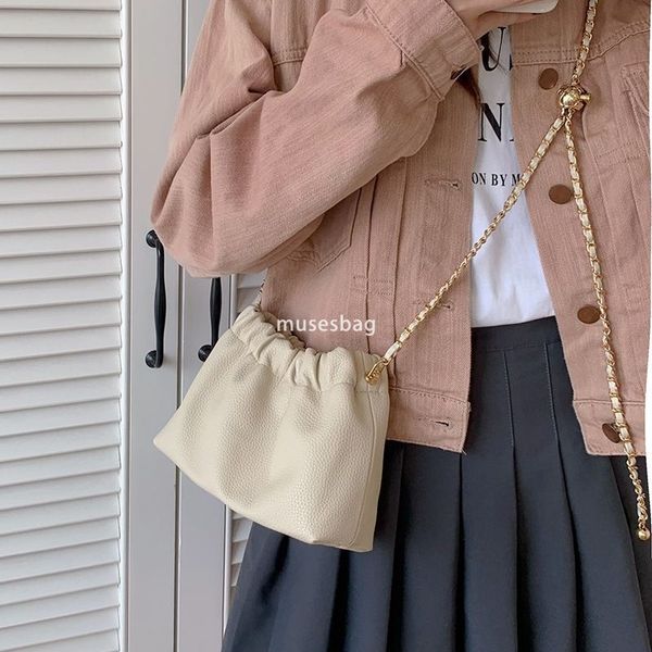 

Advanced and trendy handbag for women new texture solid color niche single shoulder bag versatile chain crossbody cloud small bag, Black