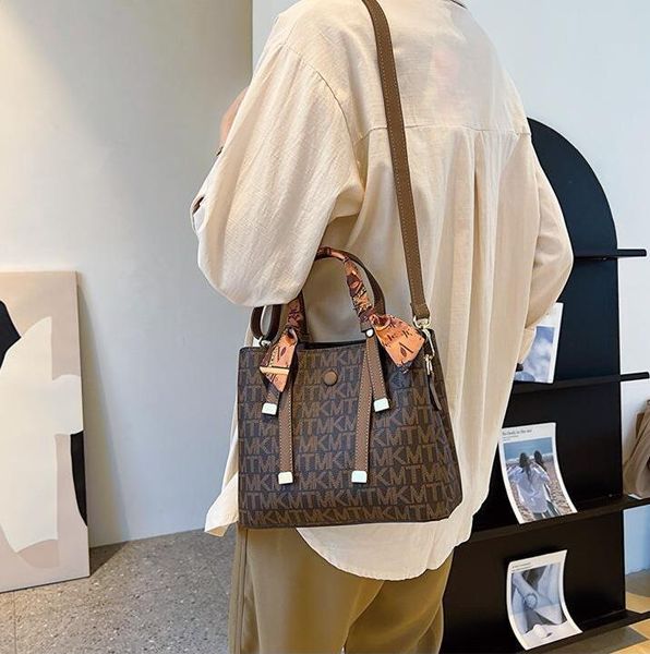 

Sales factory shoulder bags 3 colors elegant plaid handbag with large capacity and three-layer compartment fashion tote bag with popular ribbon handbag 563#, Beige