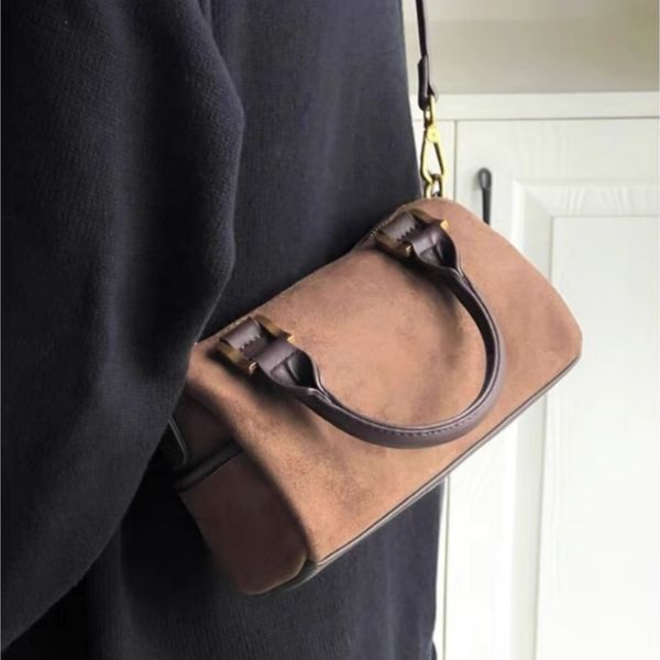 

Niche Design Trend Korean Edition Autumn/Winter Bag New Retro Plush Versatile One Shoulder Crossbody Pillow Bag Boston Handheld Women's Bag, Brown
