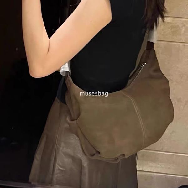 

Large capacity retro dumpling bag for women's autumn and winter new contrasting frosted texture single shoulder bag pleated crossbody bag, Brown