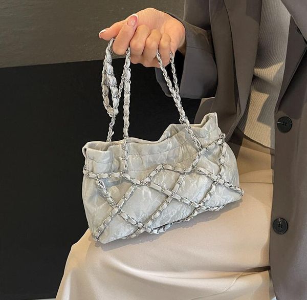 

Outlet factory women's shoulder bag 4 colors niche popular backpack simple Joker small fresh solid color leather handbag personalized fashion chain bag 21412#, Black