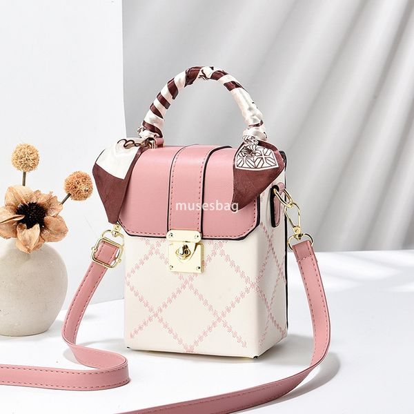 

Street trend niche design Korean version minimalist small bag Spring new internet celebrity popular shoulder bag Summer zero wallet girl phone bag, Pink