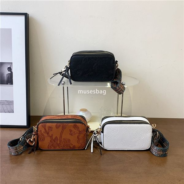 

Fashionable women high-end new small bag rose camera bag large capacity single shoulder crossbody bag European and American style woven belt bag printed bag, Black