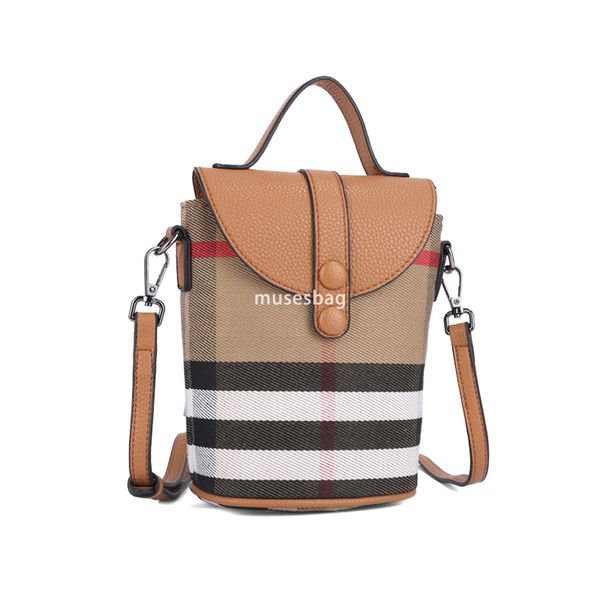 

Urban minimalist designer bag with grid pattern new phone bag with retro texture small bucket bag, versatile single shoulder crossbody bag handbag women's bag, Brown