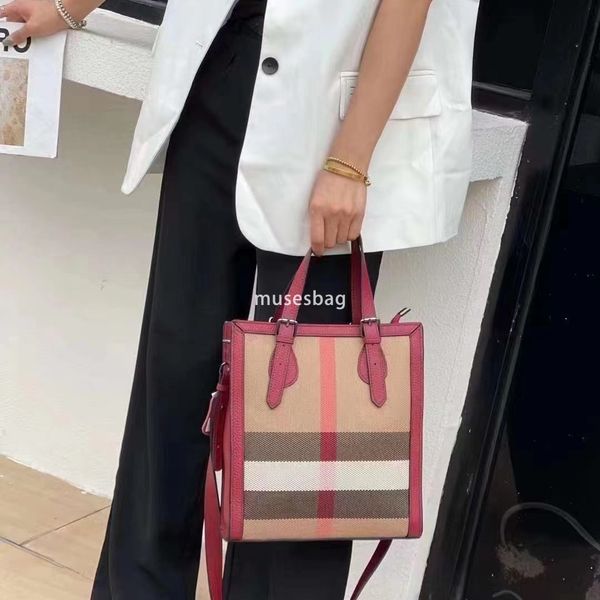 

Small niche design European and American retro plaid canvas fashionable new high-end plaid top layer briefcase crossbody carrying small square bag for women, Green