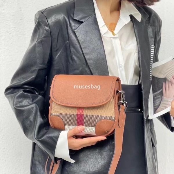 

European and American retro niche design Japanese and Korean retro small round bag new leather one shoulder handmade versatile exquisite crossbody bag, Green