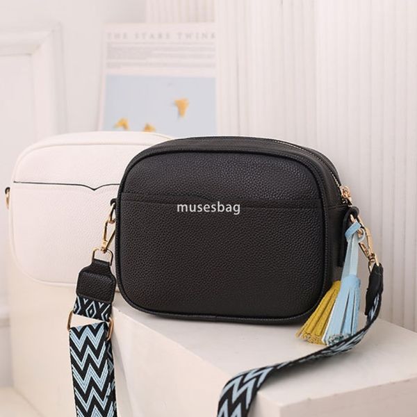

High end women designer classic retro new fashion casual crossbody bag trend single shoulder multifunctional versatile small square bag Korean casual, Black