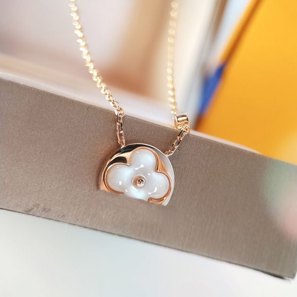 

Luxury Designer Necklace Earrings Brand 18K Gold Plated Women Flower Pendant Necklaces Copper Chain Stud Earring Wedding Jewelry Party Gift