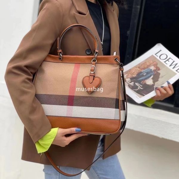 

A niche design of European and American retro checkered tote bag new portable crossbody with large capacity garden splicing contrasting color shoulder bag for women, Brown