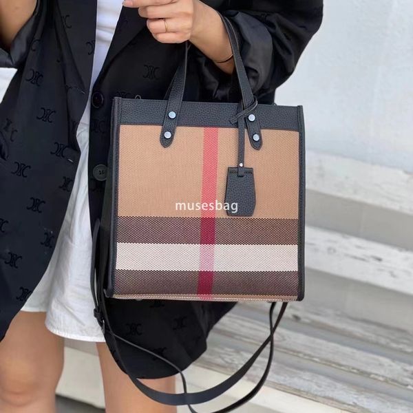 

Niche design European and American retro fashion new high-end plaid bag cowhide briefcase crossbody handbag women large capacity crossbody bag, Black