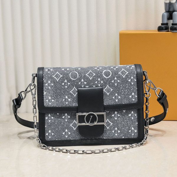 

25x17cm Boy Luxury Silver clasp Flip Shoulder bag fashion designer two sizes Silver metal clasp luxury tote bag Mattilas chain crossbody bag purse, Black small