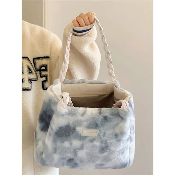 

Autumn and winter large capacity fur bag female new class commuter shoulder bag niche everything plush Tote bag, Brown