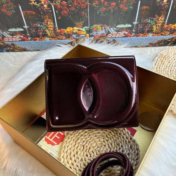 

2024 new Designer genuine leather bag Crossbody Bag women bag bags Luxury leather shoulder bag Fashion Patent leather mirror casual solid with long shoulder strap, D2
