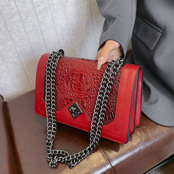 

2025 New Fashionable Emed Pattern Chain Wine God Single Shoulder Cross Bag Bags, Green