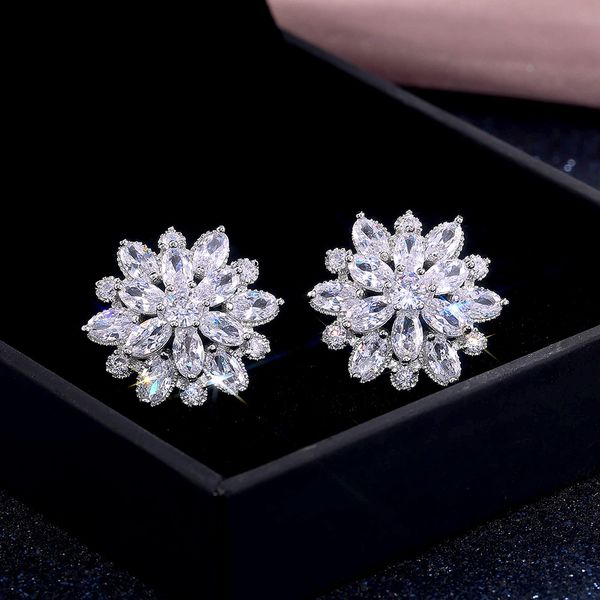 

Gold Plated Earrings 18k Gold Plated Brass Ear Stud Designer Earrings for Womens Birthday Wedding Jewelry Party Gift