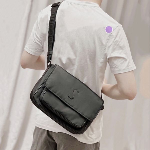 

Mens Nylon Messenger Bag Designer Bag Black Cross Body Shoulder Bags Crossbody Men Flap 28cm 10A, Clear