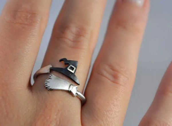 

2024 New Couple Rings Creative Design Halloween Pumpkin Spoof Ghost Witch Hat Broom Open Ring Fashion Jewelry Accessories Gift Ring Female BFP24102410 PTP5