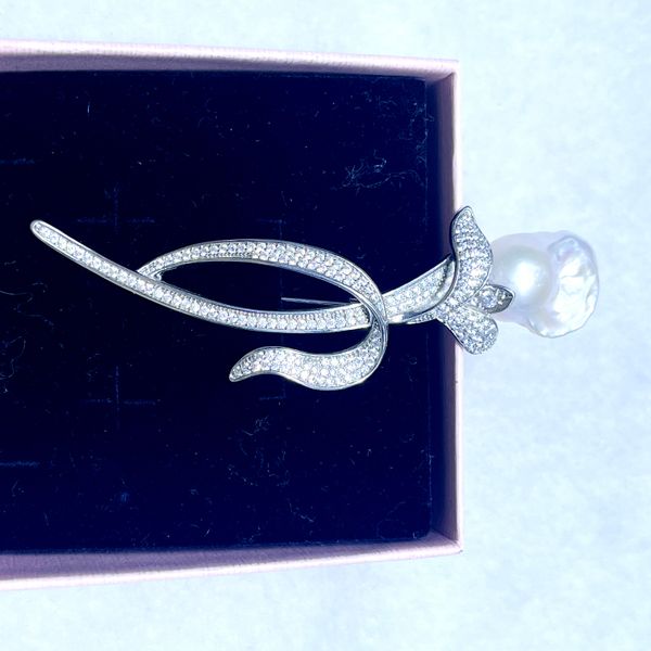 

Fashion Jewelry Tulips Wholesale Natural Freshwater Baroque Pearl Brooch Decorative Brooch