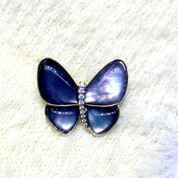 

Exquisite Pearl and Diamond Embellished Butterfly Brooch for a Sophisticated Look