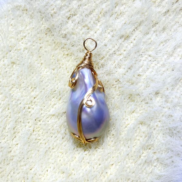 

Classic Pearls Meets Artistic Detail: Exquisite Baroque-Style Pearl Choker Necklace