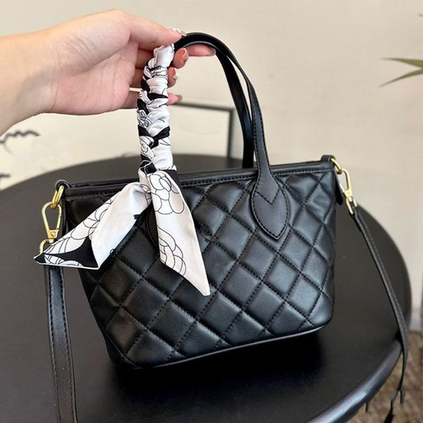

Designer bags Classic Luxury Women Leather Handbag Bellows bag Ribbon Crossbody Bags Shoulder Bag Beach bag Chain handbag Fortune Bag 20m, White