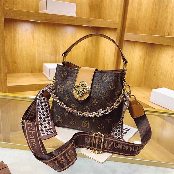 

baobao 2023 new texture fashion crossbody advanced foreign style women's one shoulder bucket bag tide off wholesale
