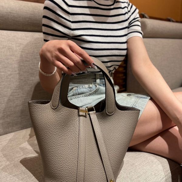 

Women's Handbag luxurys designer bags totes white bag High quality and large capacity Genuine Leather Lychee pattern Soft Ribbons vintage bag Fashion medium tote bag