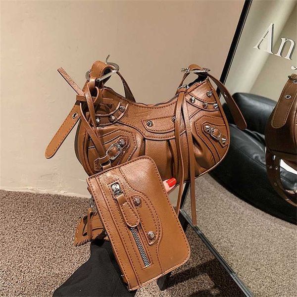 

french paris locomotive women's new fashion rivet handheld underarm single shoulder crossbody pleated bag outlet 50% off