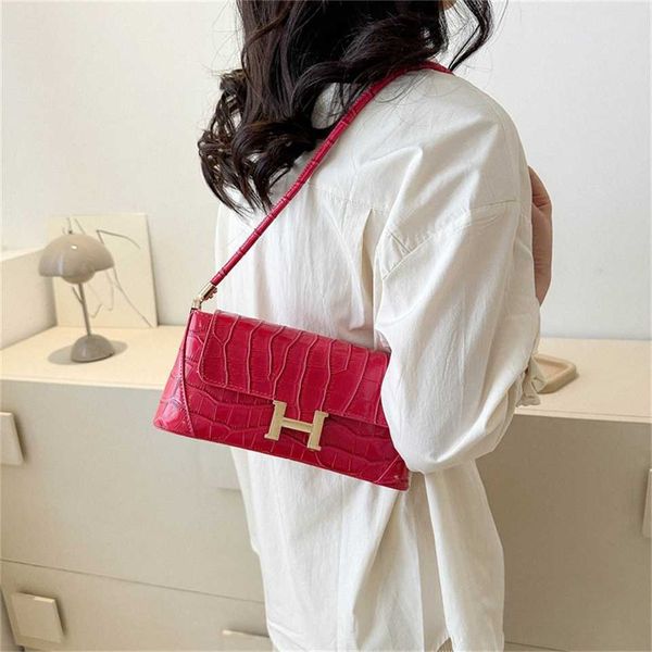 

2023 spring new fashion one shoulder square small design trend crossbody leisure commuter women's bag 70% off outlet clearance