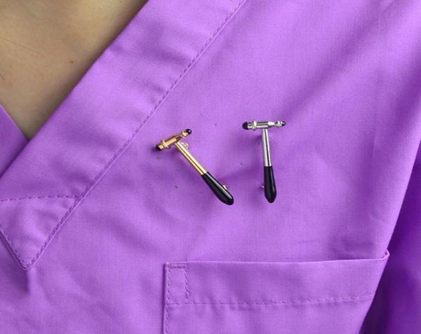 

reflex hammer pin medical jewelry diagnostic hammer health care relaxation message tool brooches pins chemistry jewelry doctornur4397043, Gray