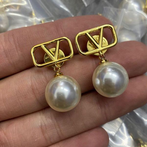 

gold color women designer stud earrings luxury white pearl pendant trendy copper engagement earring wholesale, Golden;silver
