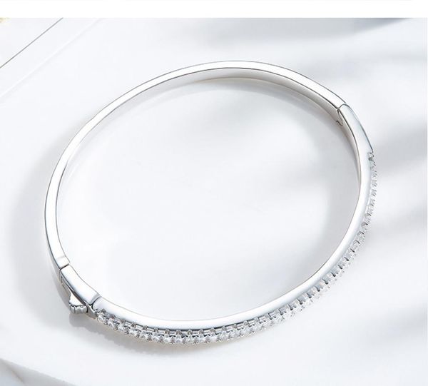 

fashion- s925 sterling silver bracelet is decorated with rovski crystal inlaid hand.2466300, Black