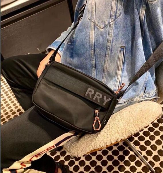 

202 high end new shoulder bag waterproof fabric with smooth zipper, exquisite workmanship, every detail in place, a must-have shoulder bag f