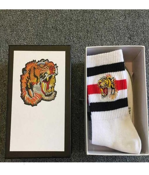 

4 pairsbox cotton sports socks men tiger patter style stylish knitted famous style mens funny socks white black grey winter women9109505