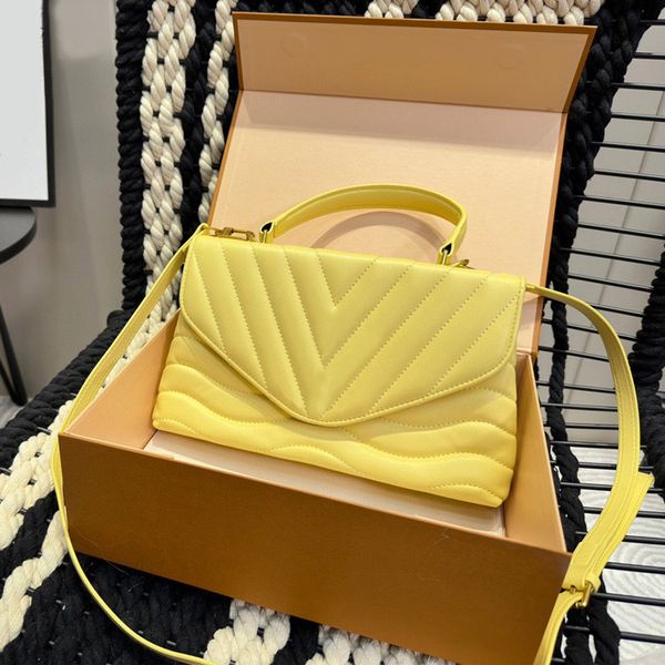 

designer bag hold me shoulder bag luxury crossbody bag tote bag evening clutch postal messenger bag shape quilted magnetic lock smooth leath