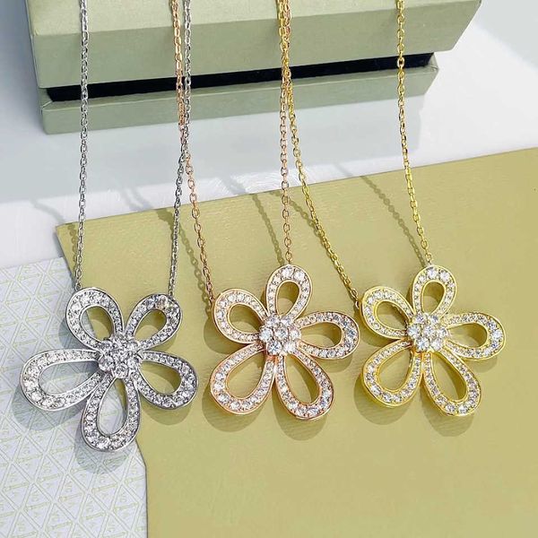 

Designer Four-leaf clover Necklace Luxury Top Fashion Sunflower Women's Plating 18k Gold Micro Inlaid with Diamond Five Petal Chain Van Clee Accessories Jewelry