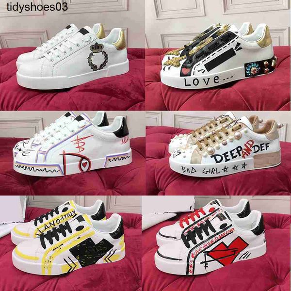

new 2023 designer dg casual shoes genuine leather white graffiti sneakers fashion diamond jewelry decoration skateboard shoes men women 35-4, Black