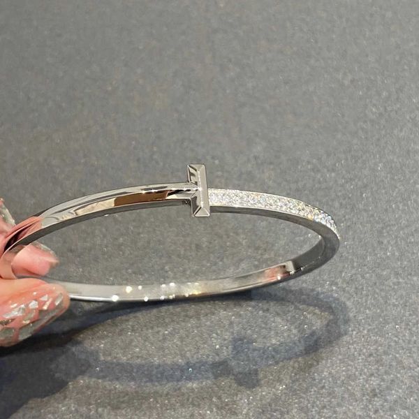 

designer bracele vcat pendant fashion luxury jewelry diamond gold necklace ring accessories clover womenthe new tfamily half row inlaid full, Silver