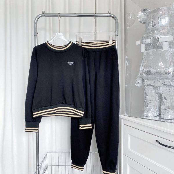 

designer women's tracksuits fashion men sports suit with zipper design paired with inverted triangle womens two-piece sweatshirt and pa, Gray