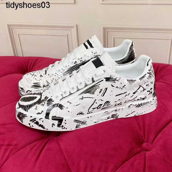 

luxury new dg sports men shoes printed calfskin sneakers colorful casual mesh breathable crown embroidered gold-plated walking sneakers casu, Black