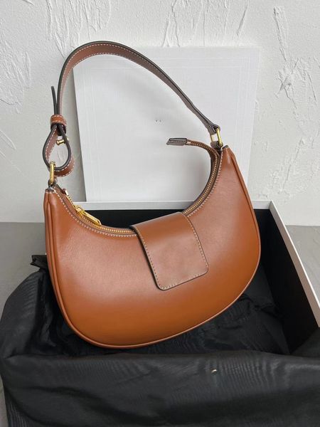 

designer shoulder bag the latest handbag fashion classic handbag fashion brand retro literary atmosphere.
