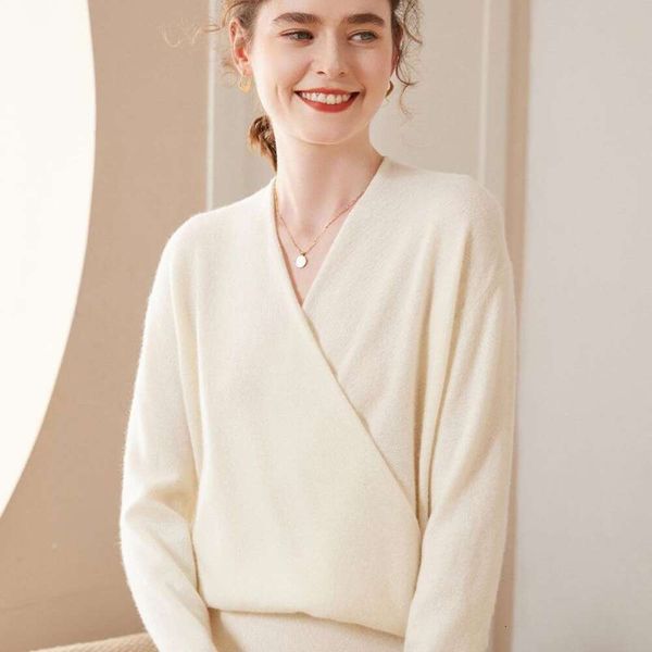 

special high end cross v neck cashmere sweater for women pure goat wool loose short autumn and winter, White;black