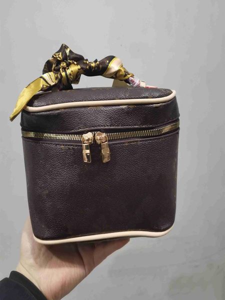 

2022travel toiletry cosmetic bag pouch protection beauty case wash leather women clutch bags mono waterproof canvas luxurys design3976552