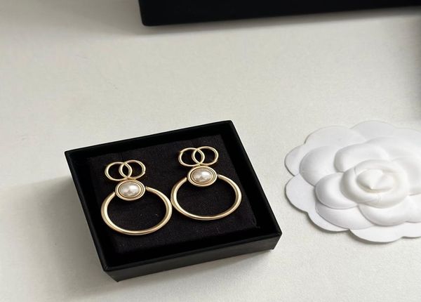 

luxurys women designers pearl stud jewelry earring circle ear stud womens designer hoop studs hoops earrings letters c 221026085906741, Golden;silver