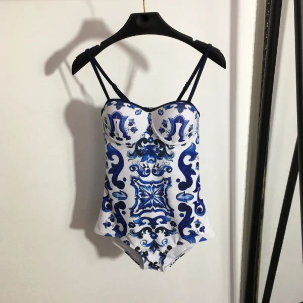 

2023 original brand design new women's swimsuit fashion europe and the united states print v beach bikini