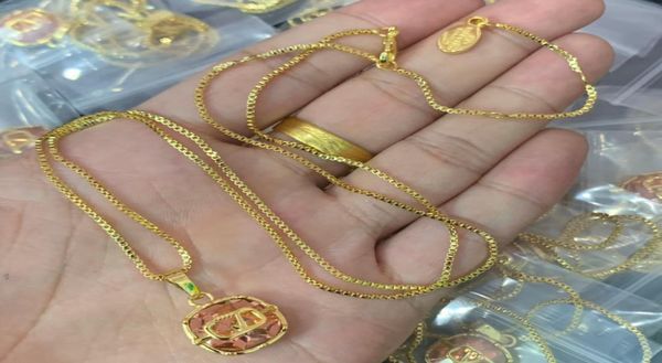 

2022 new designed v pendants chain necklace v alphabet crystal pattern brass 18k gold plated ladies18k gold plated women039s la1293728, Silver