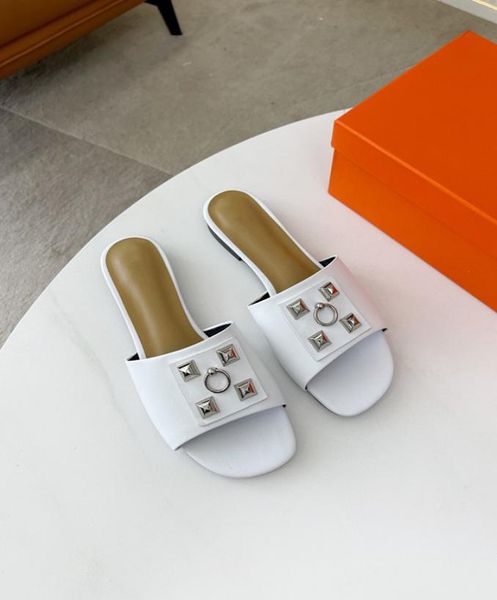 

2022 summer fashion ladies slippers flat rivet sandals cowhide slippers nonslip shoes outdoor beach shoes with box factory produc6939910, Black