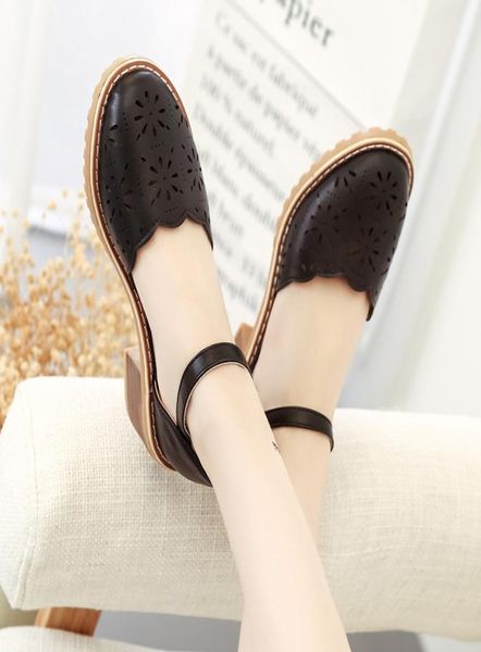 

2021 female summer korean version of the new wild with a word buckle round head hollow breathable women039s shoes 13460910, Black