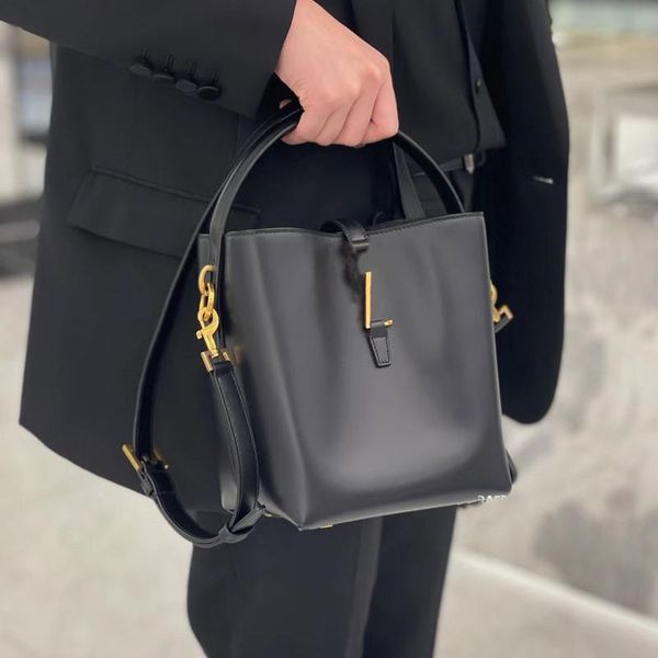 

2023 tote bag luxury design simple lightweight wear-resistant bag handmade leather vegetable basket classic leather lychee design handbag