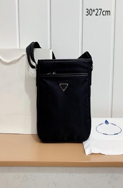 

2022 mens black briefcases designer nylon shoulder bags fashion crossbody triangle messenger bag medium size men brief cases8983944